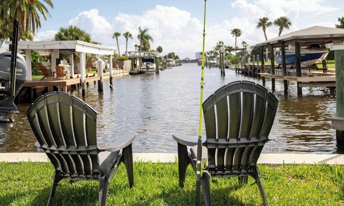 South Daytona Apartamento | Riverside Retreat w/Fireplace