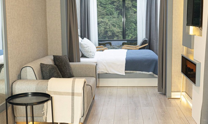 Ardesen Hotel | Riverside Tinyhouse
