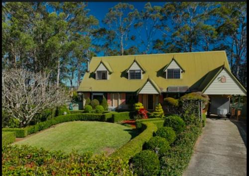 Taree Casa | Riverside vintage home