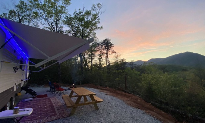 Cleveland Casa | Riversong Grove - 20 acres + King Bed
