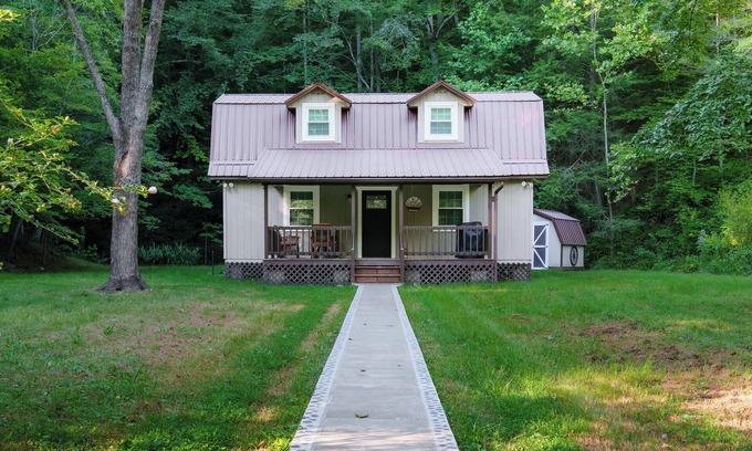 West Liberty Cabina | Riverstone Cabin and Retreat in West Liberty, KY