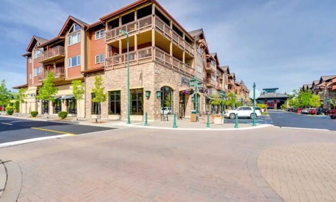 Coeur d'Alene Condominio | Riverstone Condo by Lake CDA~KING Bed, Walk to Shops & Dining, Close to Downtown