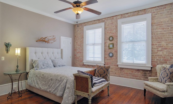 Natchez Condominio | Riverview Condo | 1/1.5, Downtown, Washer/Dryer