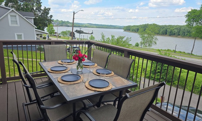 Aurora Casa | Riverview Home Near Creation Museum/Ark/Ski/Bikes/Cincinnati/Hot Tub-Sleeps 11