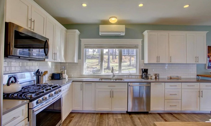 Edgecomb Casa | Riverview Luxury Home