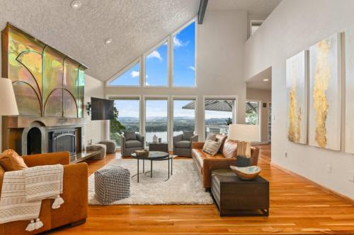 Camas Casa | Riverview Luxury Retreat
