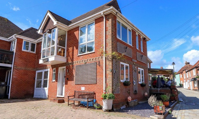 Hamble-le-Rice Cabaña | RIVERVIEW, pet friendly, country holiday cottage in Hamble
