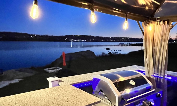 Somerset Casa | RiverView Retreat – Where Classic Charm Meets Coastal Comfort