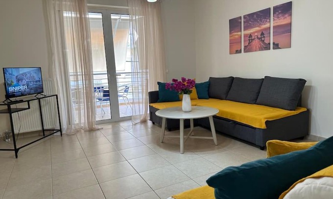 Anavyssos Apartamento | Riviera beach, seaside spacious apt.