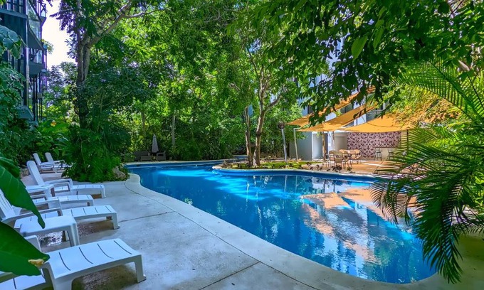 Ejidal Apartamento | Riviera Home - New 2BR Condo w. big Pool & Jacuzzi