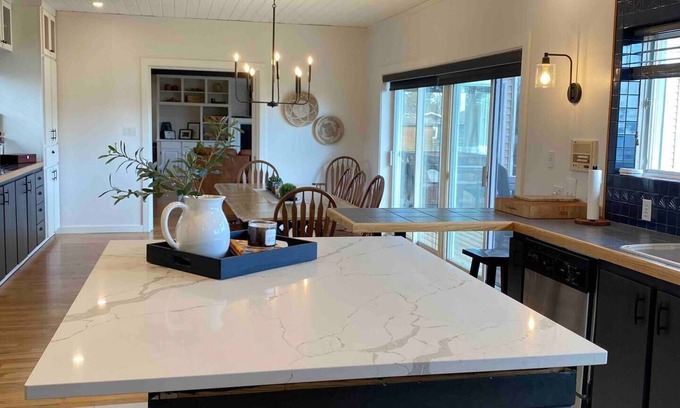 West Nipissing Cabaña | Riviera Lodge - Large Renovated Waterfront Property