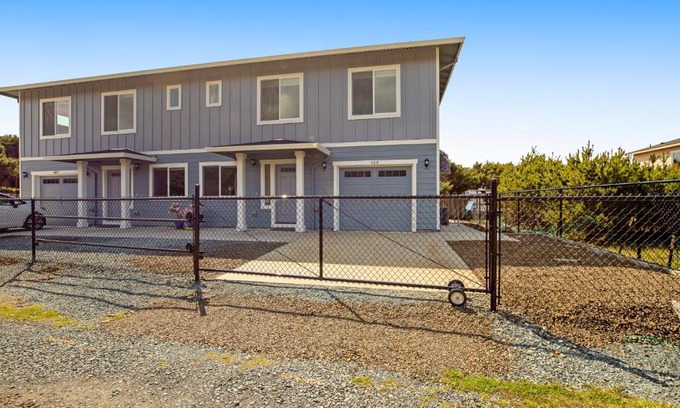 Rockaway Beach Casa | RJD Beachside Vacation Home B