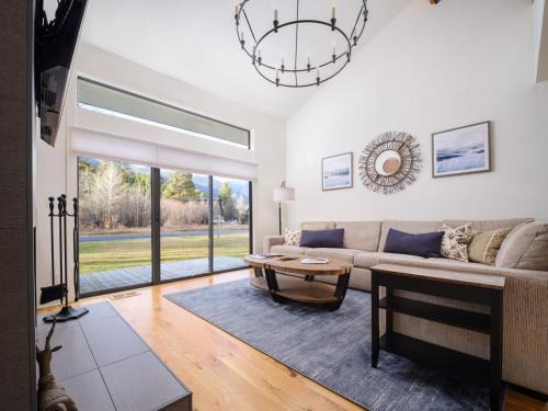 Moose Wilson Road Apartamento | RMR: Cinquefoil 1615 Condo in The AspensWilsonWY