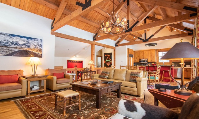 Teton Village Casa | RMR: Casa Deluxe de 4 dormitorios: ¡a pie de pistas y restaurantes! Actividades gratis incluidas!
