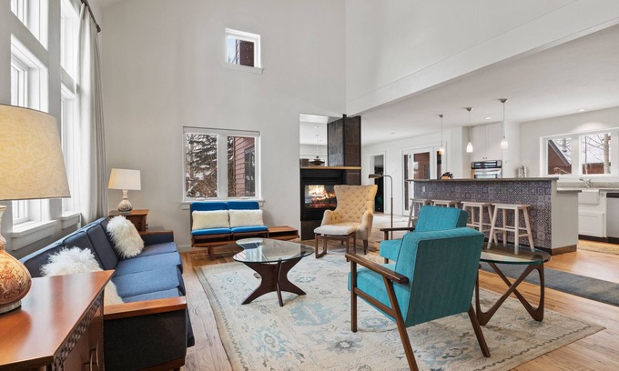 Wilson Casa | RMR: Cozy 4BR Home with Large Backyard to Relax