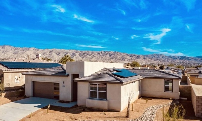 Desert Hot Springs Apartamento | RN Traveler's Home Away From Home in Desert Hot Springs