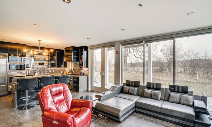 Elkhart Lake Casa | Road America Retreat: Modern Villa w/ Garage!