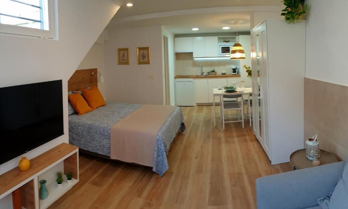 Carretera de la Sierra Casa | Road Sierra 95 Habitación privada con baño y zona de cocina
