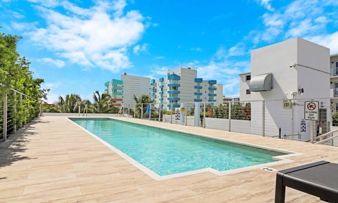South Pointe Casa | Roami at 250 Collins | Rooftop Pool | 3 Bedroom
