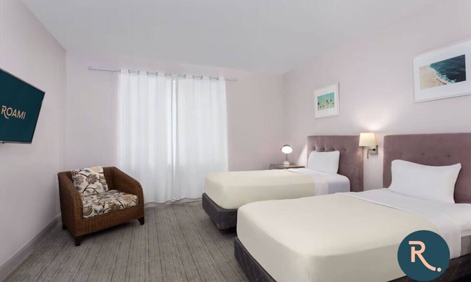 Flamingo/Lummus Apartamento | Roami at Hotel Astor | Pool | Queen Studio #13