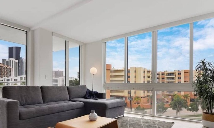 Sunny Isles Beach Casa | Roami at Sunny Isles | Rooftop Pool | 2 Bedroom