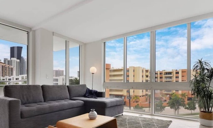 Sunny Isles Beach Apartamento | Roami at Sunny Isles | Rooftop Pool | 4 Bedroom