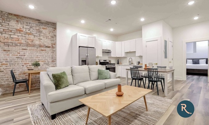 Arts/Warehouse District Casa | Roami at The Churchill | 3 Bedroom