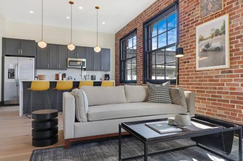 Arts/Warehouse District Casa | Roami at The Lola Near Bourbon St 3BR #55