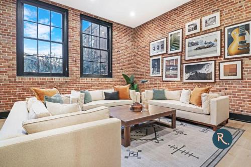 Arts/Warehouse District Casa | Roami at The Lola Near Bourbon St Bach Suite #31