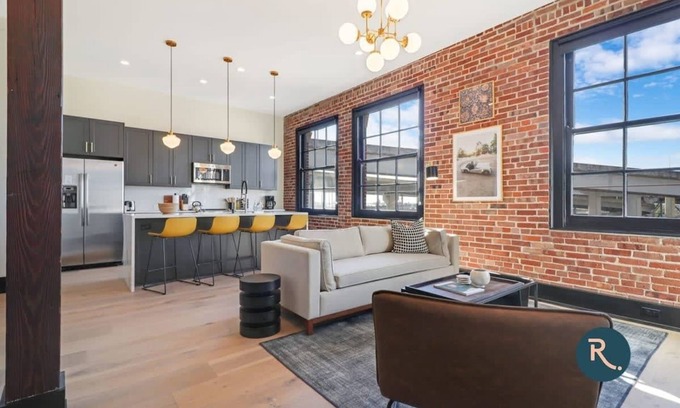 Arts/Warehouse District Hotel | Roami at The Lola Near Bourbon St 3BR #42