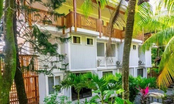 Coxen Hole Hotel | Roatan Airport Boutique Resort