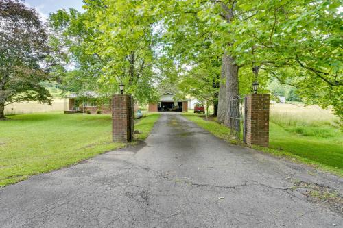 Robbinsville Casa | Robbinsville Retreat - Creekside Home with Deck!