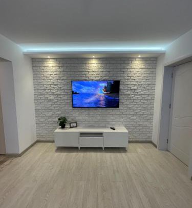 Ploiesti Apartamento | Robert's White Apartment