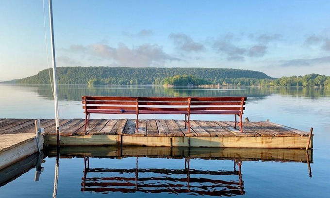 Idlewild Cabaña | Se admiten perros - Acogedor, Door County, WI Retreat - Directamente en el borde del agua ↟↟↟