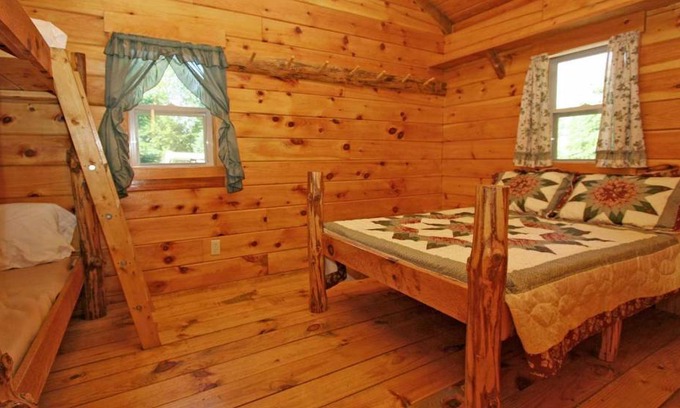 Lenhartsville Otro | Robin Hill Camping Resort Deluxe Cottage 13