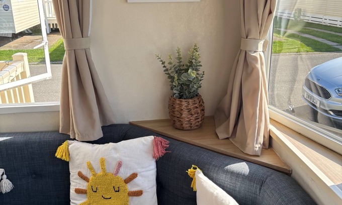 Rhyl Chalet De Esquí | Robin Hood 3-bed Caravan, Sleeps 8, Pet Friendly