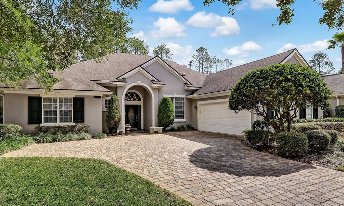 Deercreek Casa | Robin's Nest Spacious 3-bedroom executive home with an office in Deer Creek