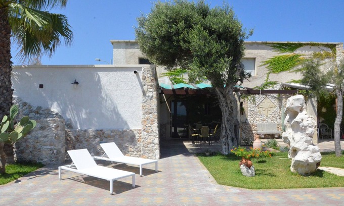 Roca Vecchia Casa | Roca Vecchia: Villa en el mar, con jardín y terraza!