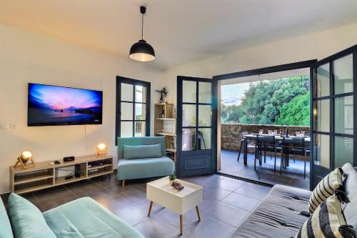 Patrimonio Apartamento | Rocca Bella Escape by the Sea and Vineyards