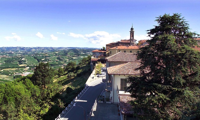 La Morra Casa | Rocche Costamagna Art Suites