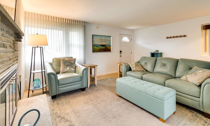 North Greece Casa | Rochester Family Home - Walk to Lake Ontario!