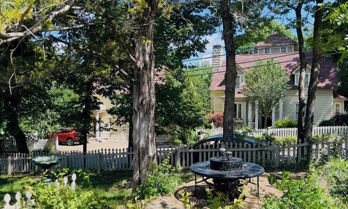 Eureka Springs Historic District Cama Y Desayuno | Rock Cottage Gardens Bed & Breakfast