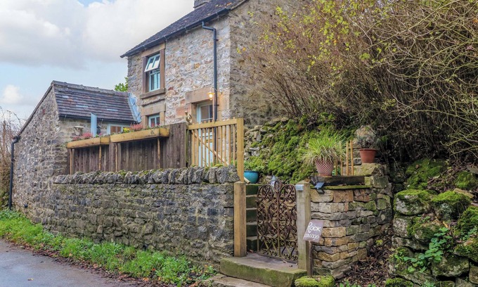 Alstonfield Cabaña | ROCK COTTAGE, pet friendly, character holiday cottage in Alstonefield