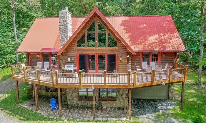 McHenry Casa | Rock Lodge Cabin