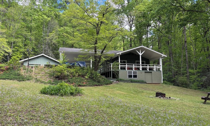 Hendersonville Casa | Rock Ridge Base Camp @ DuPont - 6.5 acres, sleeps 5, ride from the house