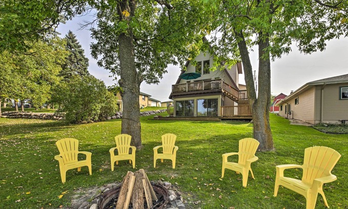 Newville Cabina | Rock River Waterfront Cabin: Dock & Game Room!