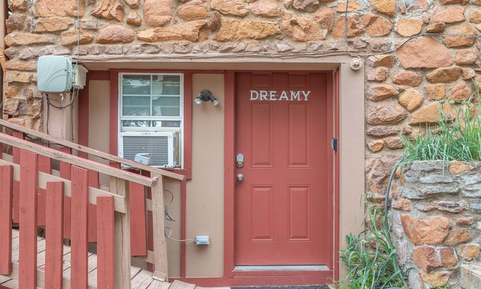 Medicine Park Cabina | Rock & Roll Room- Perfect for a Couple ready to paint the town in Medicine Park