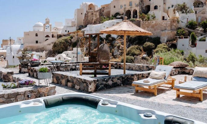 Emporio Villa | Rock Villa Myth - Private villa with hot tub