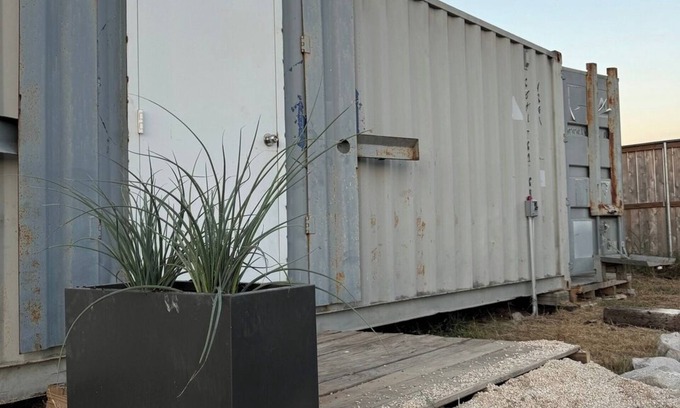 Round Top Apartamento | Rockin' 40' Container