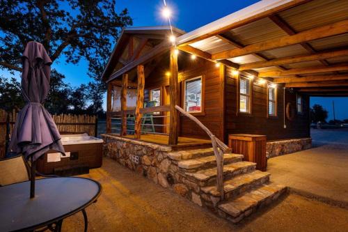 Fredericksburg Casa | Rockin' R - Morning Star Cabin